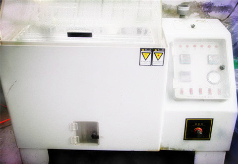 Salt spray test machine